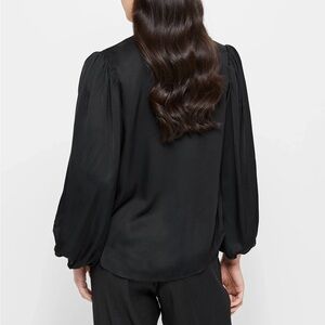 Banana Republic soft, black puff sleeve size M long sleeve top